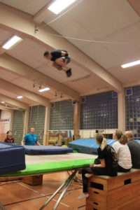 Bild des Angebots von Trampolin und Airtrack für Teilnehmer ab 18 Jahre